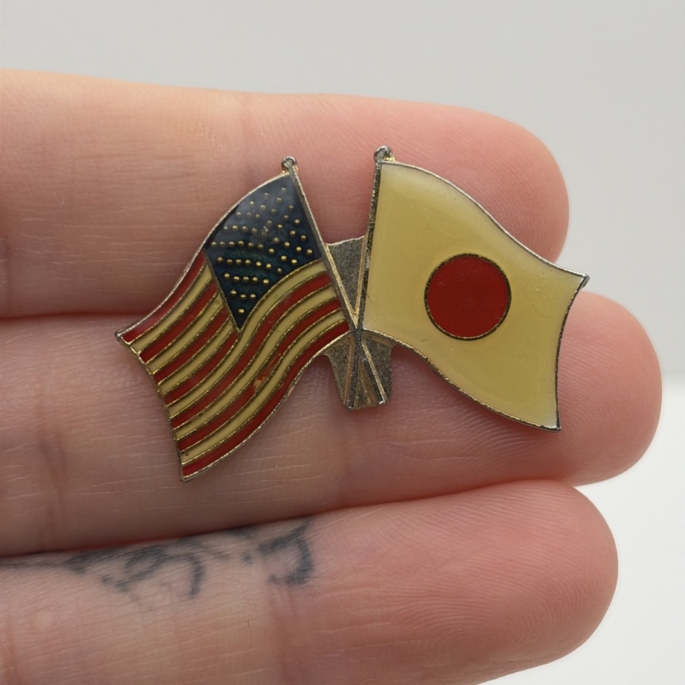 United States Of America Japan Crossed Flags USA Lapel Hat Pin